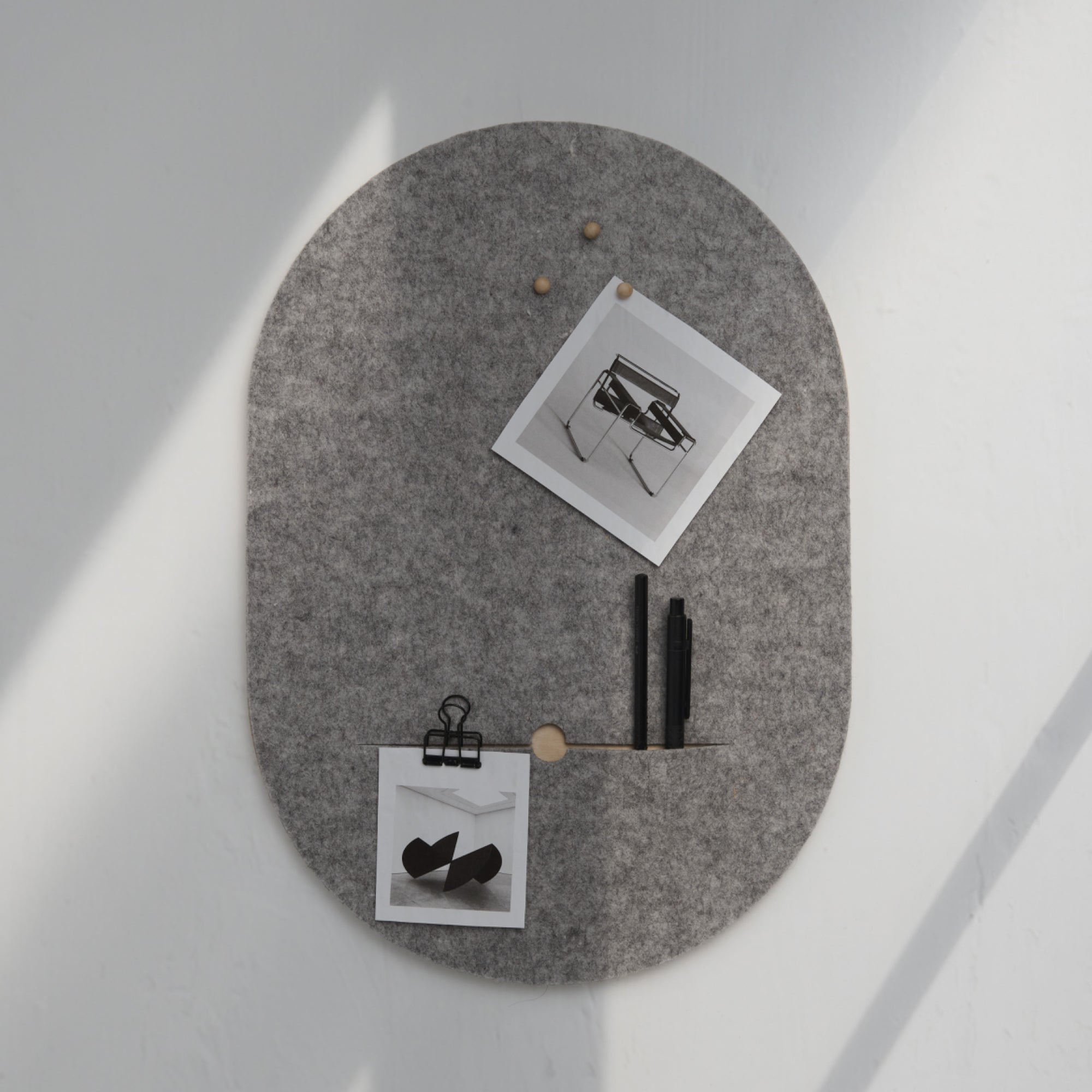 PIN OVAL notice board