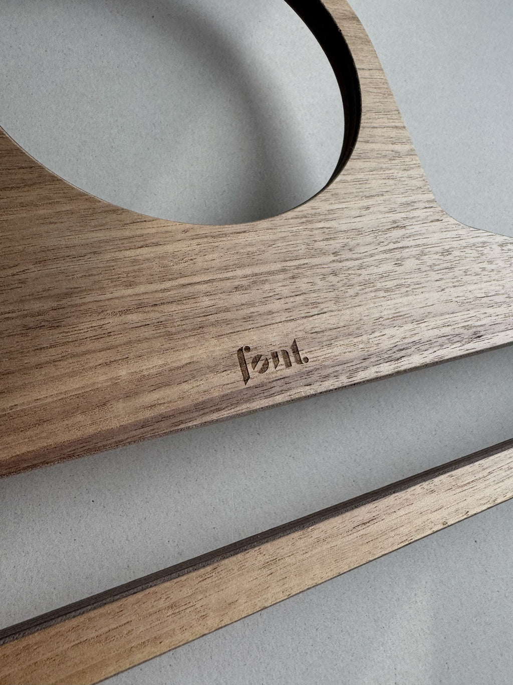 PLAN WALNUT coat hanger
