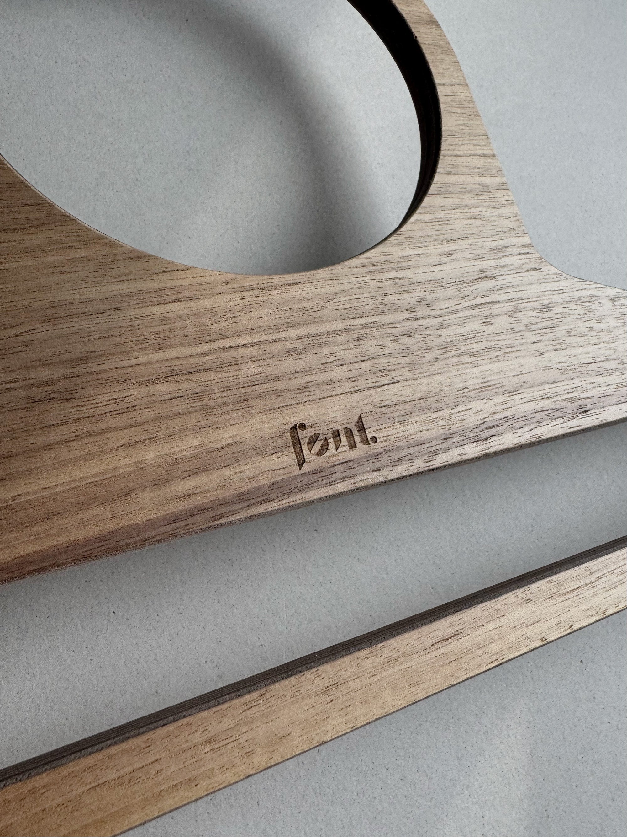 PLAN WALNUT coat hanger