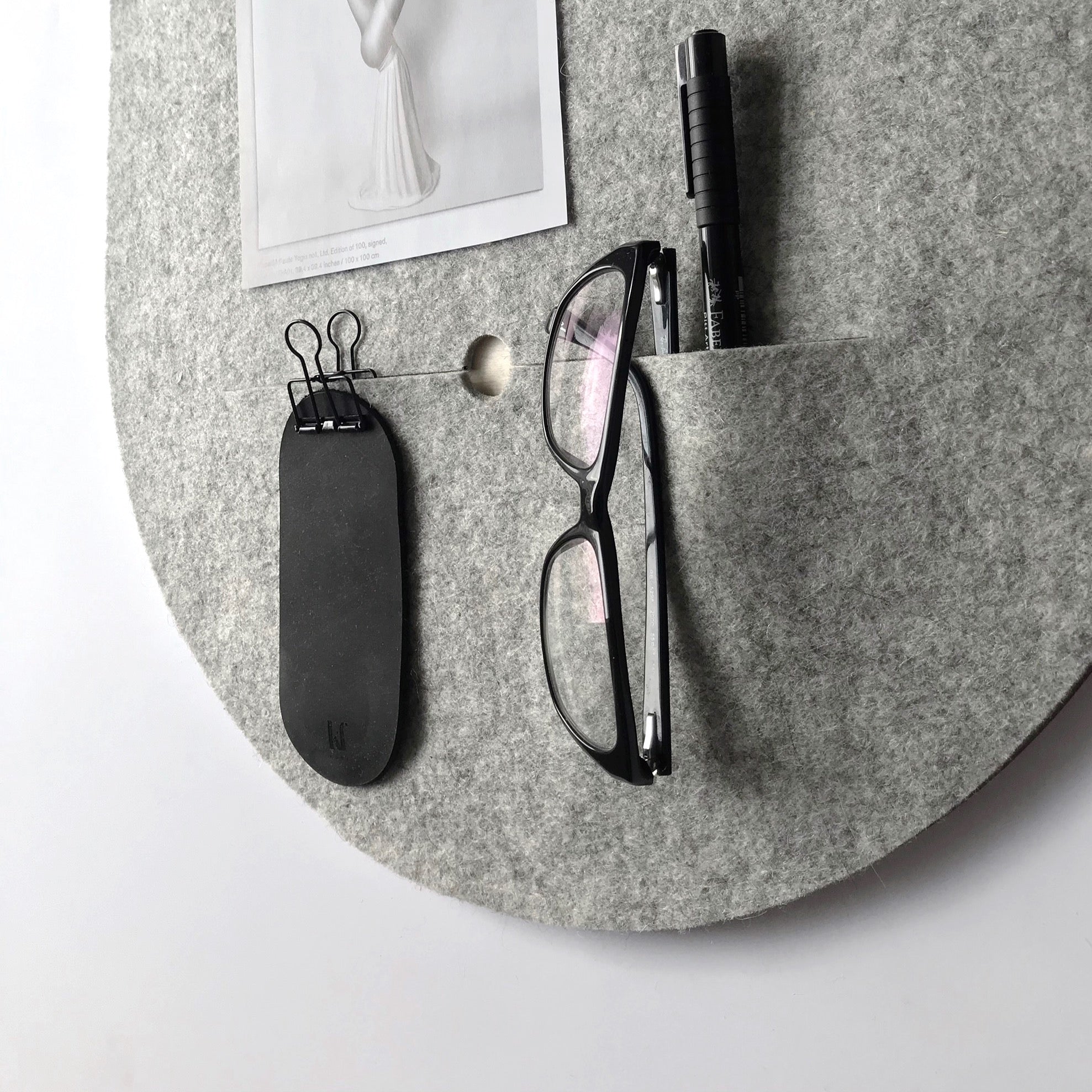PIN OVAL notice board