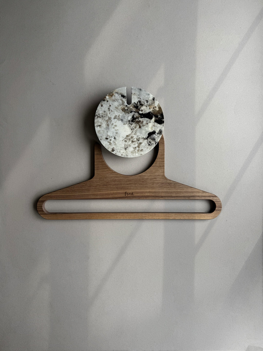 PLAN WALNUT coat hanger