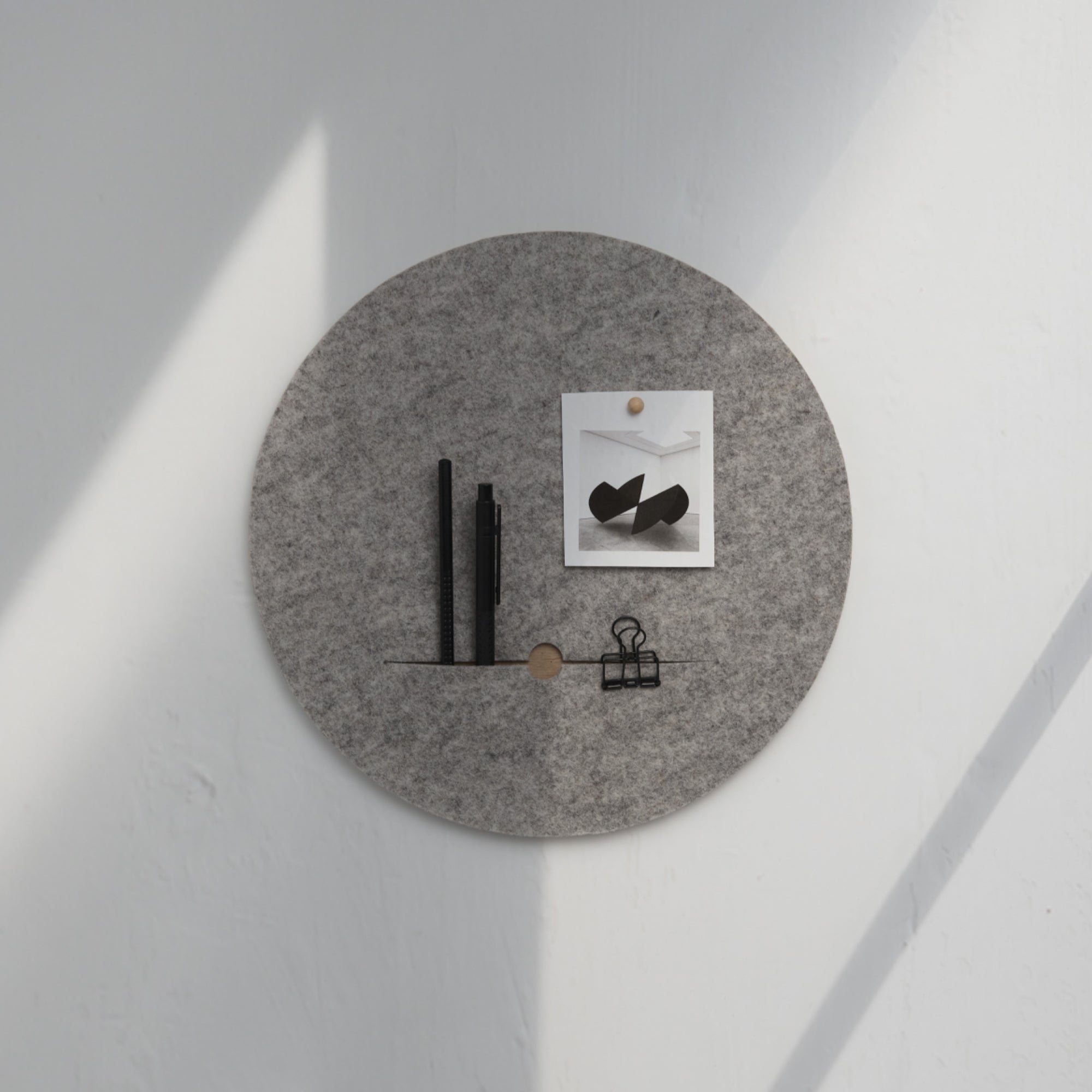 PIN ROUND notice board