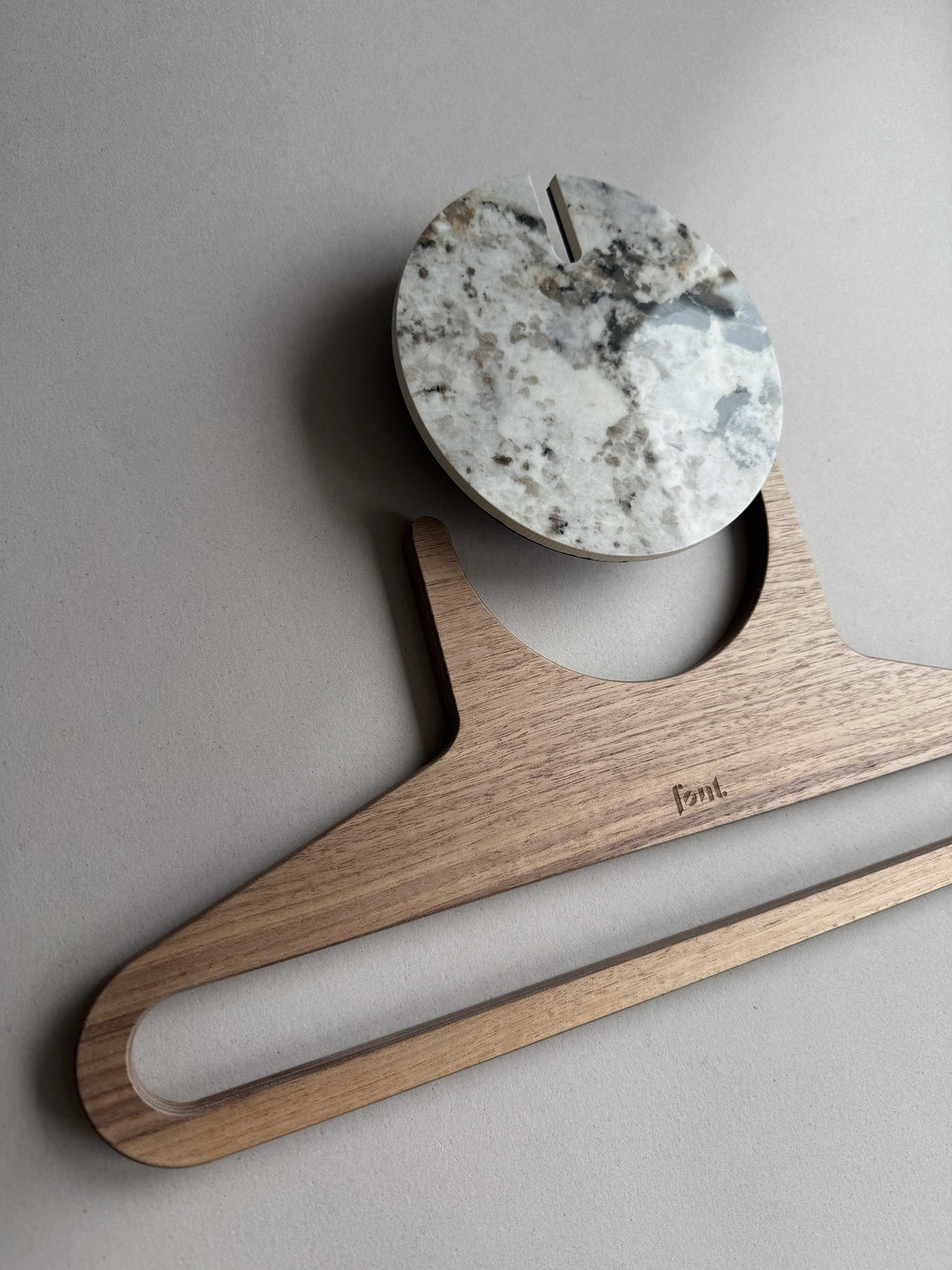 PLAN WALNUT coat hanger