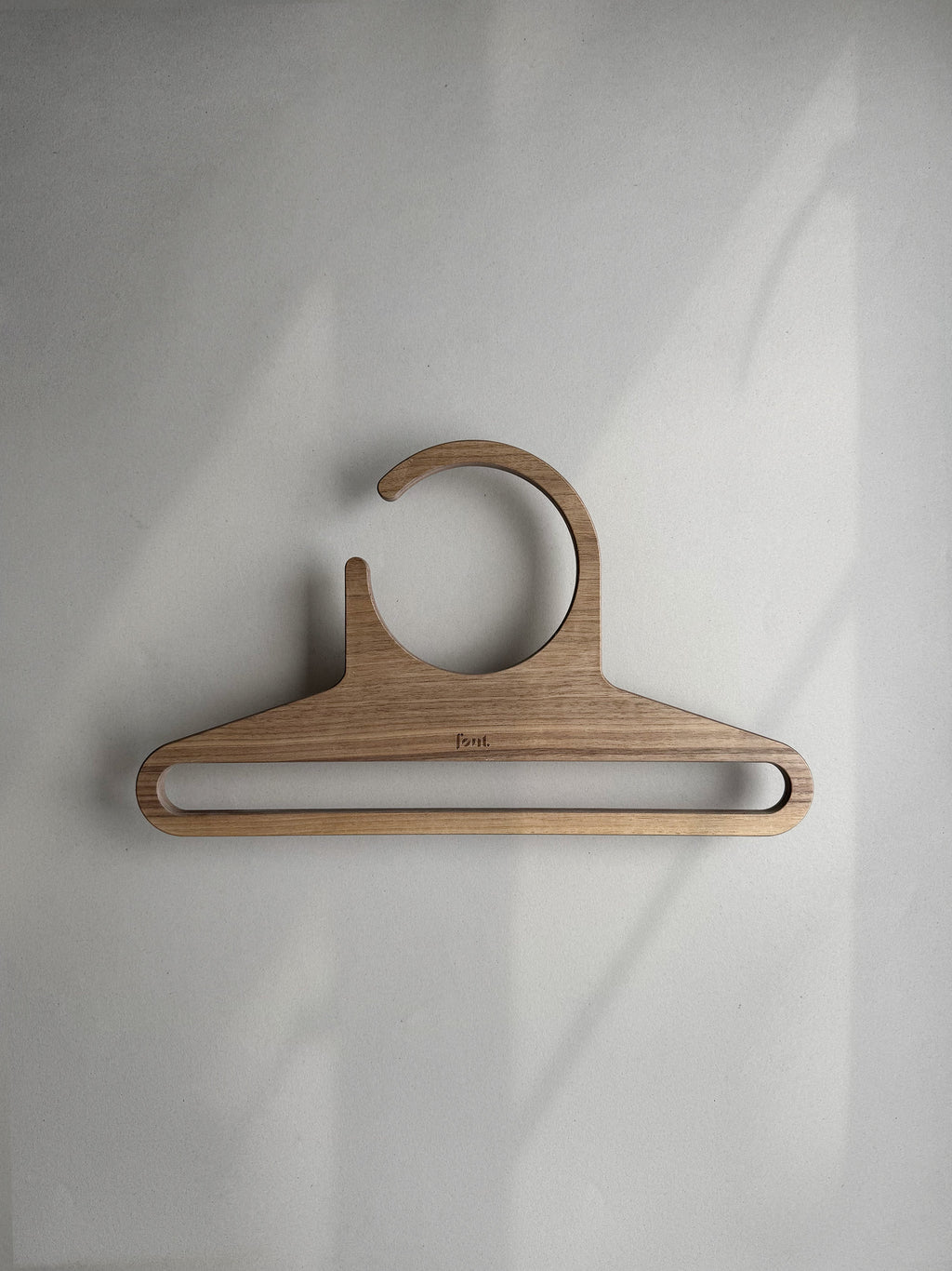 PLAN WALNUT coat hanger
