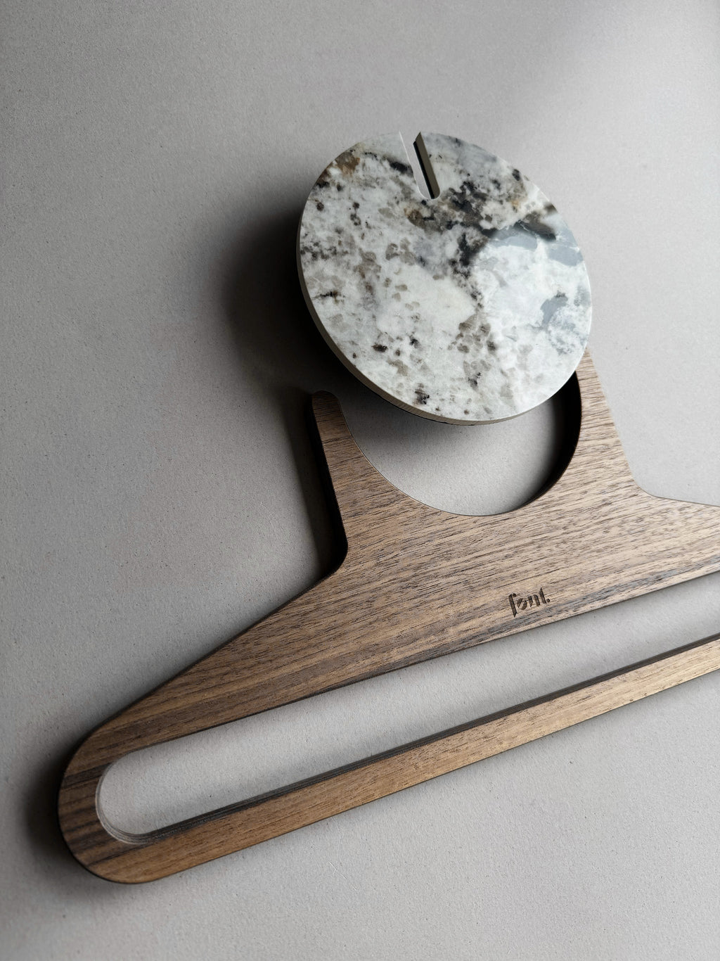 PLAN WALNUT coat hanger
