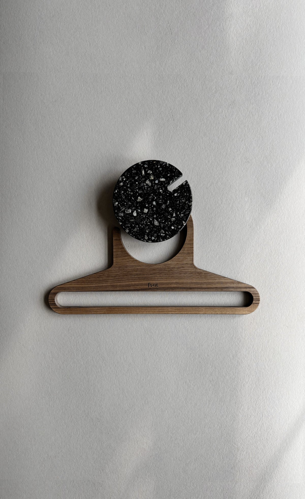 PLAN WALNUT coat hanger