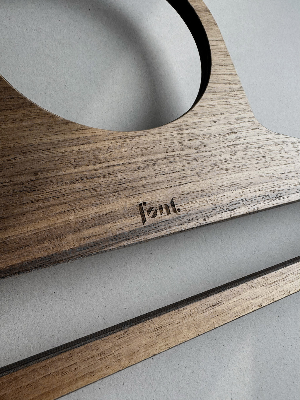PLAN WALNUT coat hanger