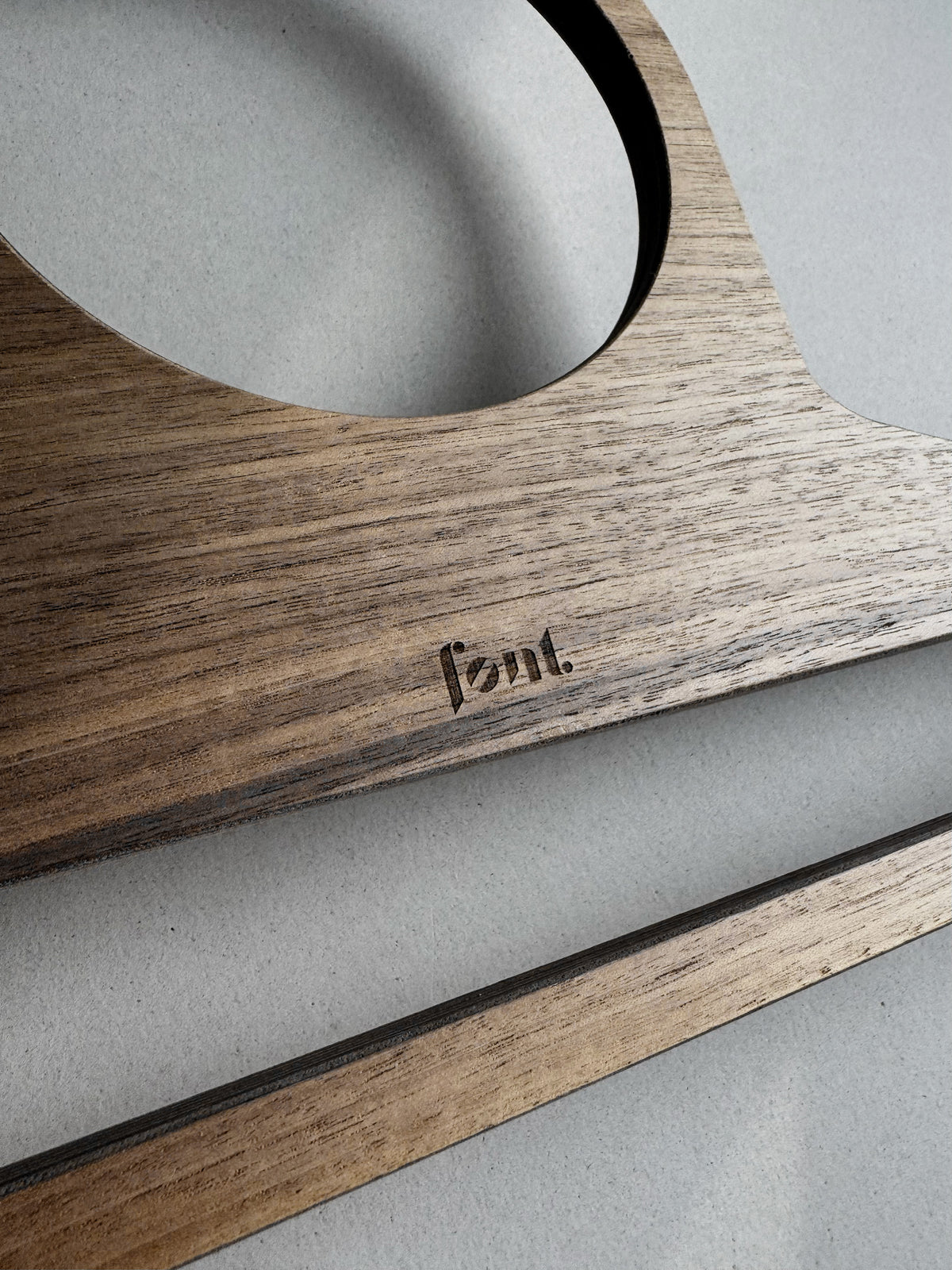 PLAN WALNUT coat hanger